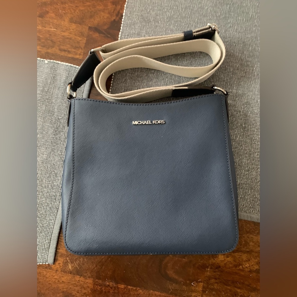 Michael Kors Jet Set Travel Small Messenger Bag